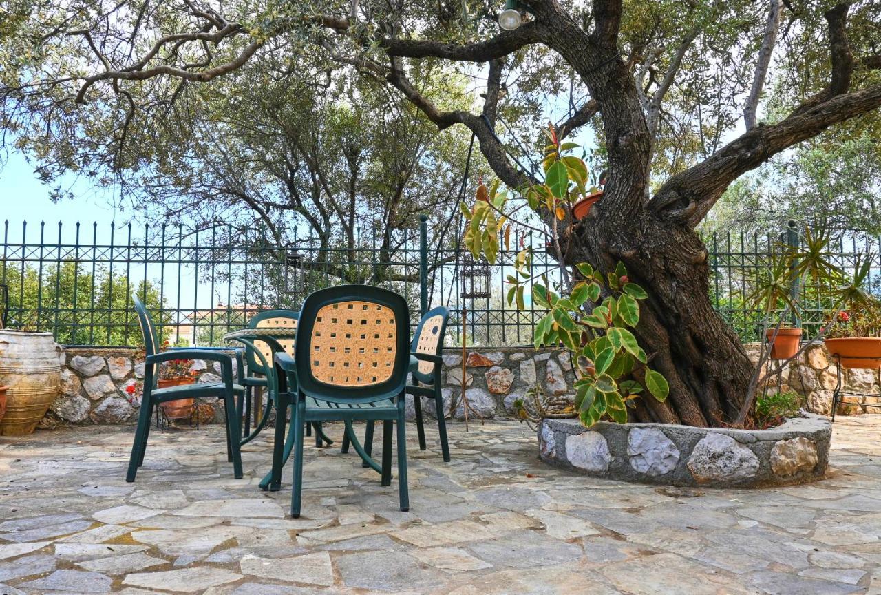 Pavlos' Cottage With Beach View Kórfos Exterior photo