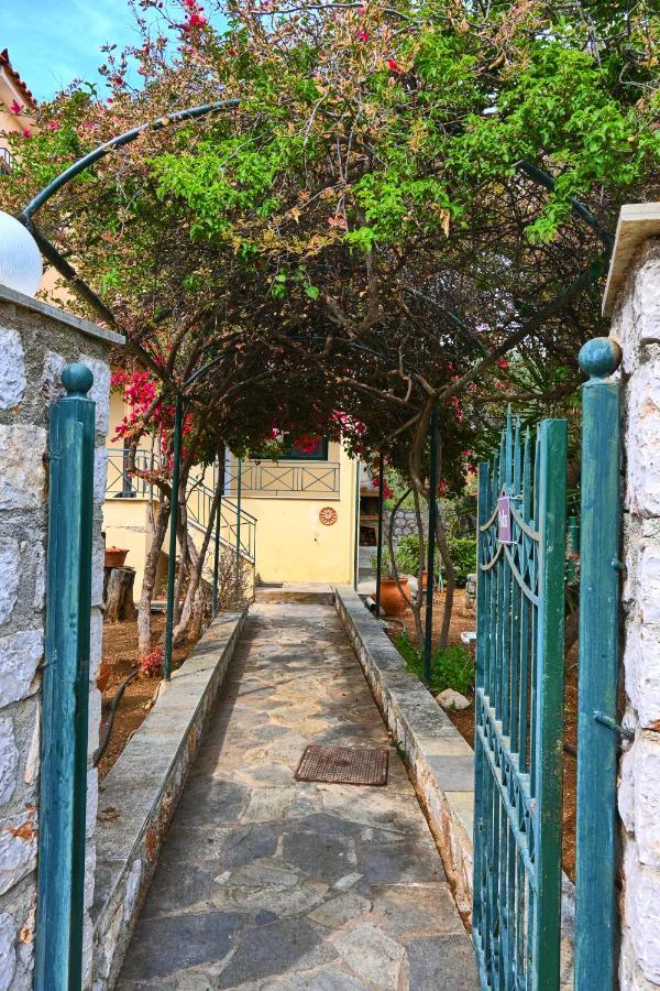 Pavlos' Cottage With Beach View Kórfos Exterior photo